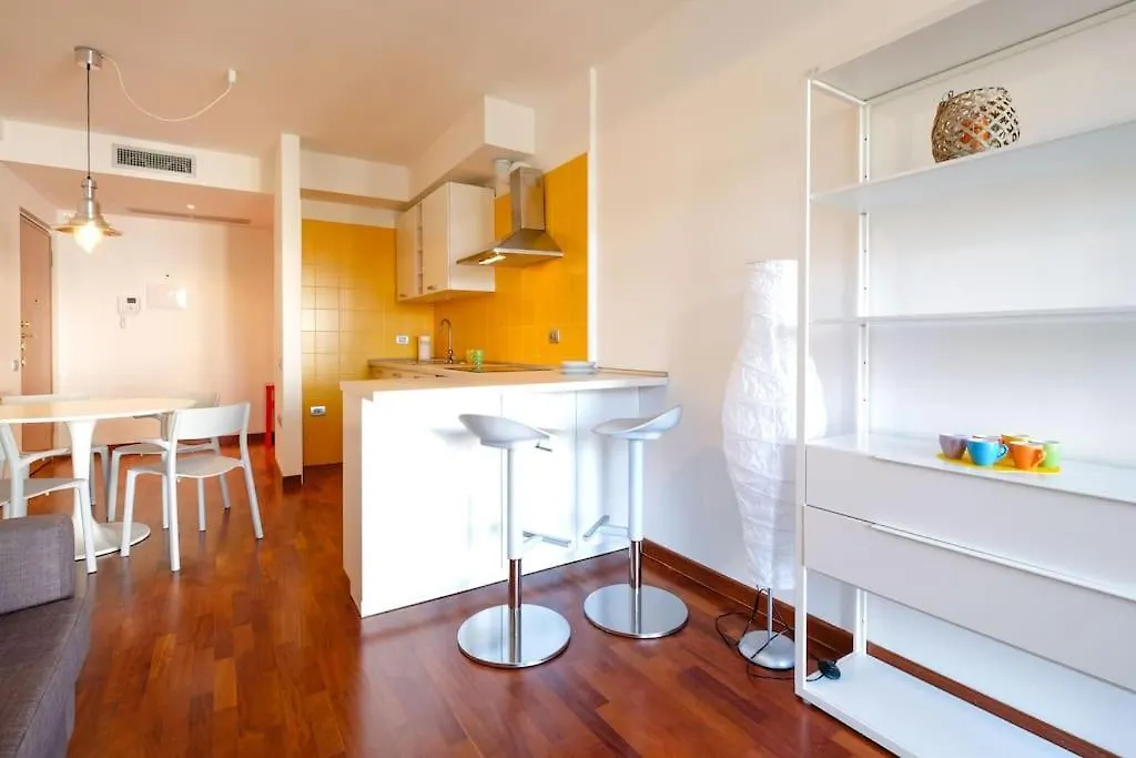 Cozy Apartment With Spacious Veranda Milan Italy