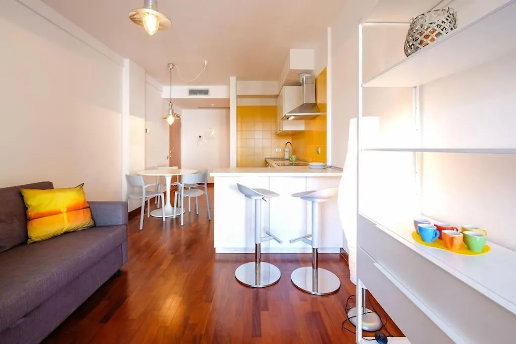 Cozy Apartment With Spacious Veranda Milan
