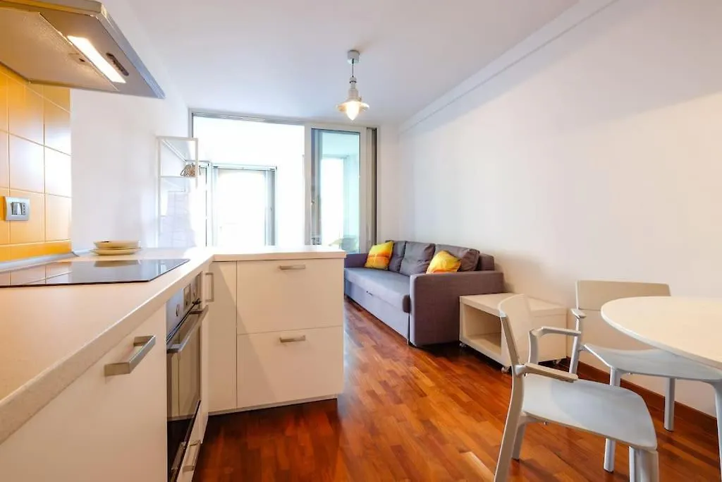 Cozy Apartment With Spacious Veranda contacts